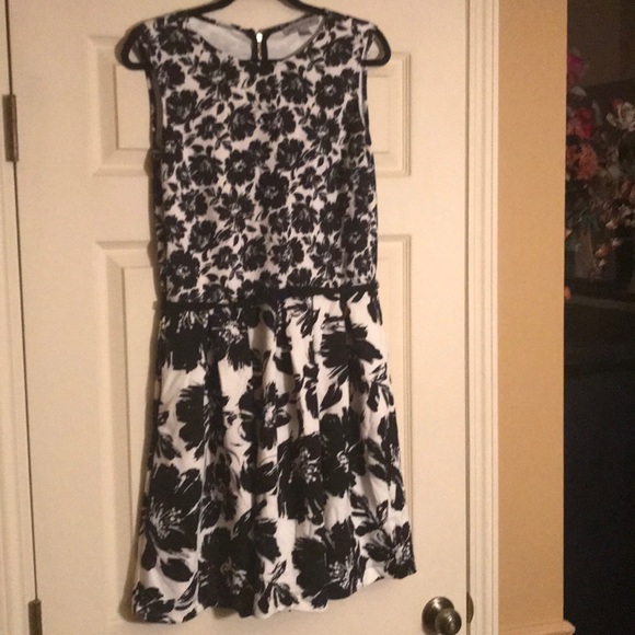 Danny & Nicole Dresses & Skirts - Danny and Nicole Dress